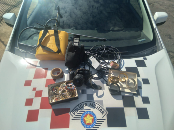 Polícia Militar age rapidamente e prende dois homens em flagrante por furto em Osvaldo Cruz e recupera os produtos