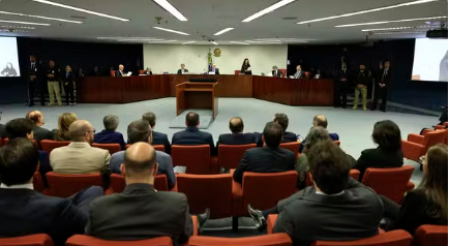 ApÃ³s julgamento no STF, Bolsonaro e oposiÃ§Ã£o querem resgatar PEC do fim do foro privilegiado