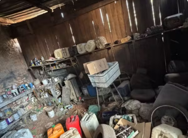 Idoso é preso por armazenar combustíveis de forma irregular em oficina de funilaria, na Vila Industrial, em Presidente Prudente