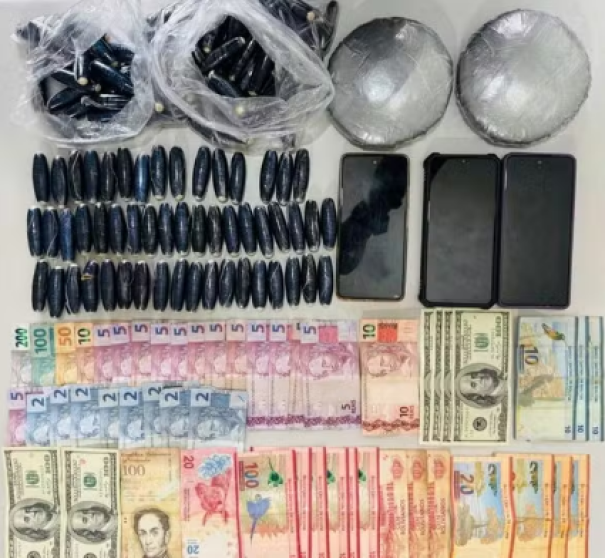 Casal de bolivianos é preso após ser abordado com cápsulas de cocaína em ônibus, na Rodovia Raposo Tavares, em Presidente Venceslau