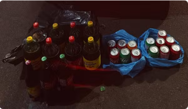 Ao serem flagrados com garrafas e latas, homens são presos após furtarem mais de 23 litros de refrigerante em Dracena
