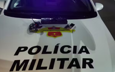 Homem Ã© preso por esconder quase 1kg de maconha no carro e na meia, em Presidente EpitÃ¡cio