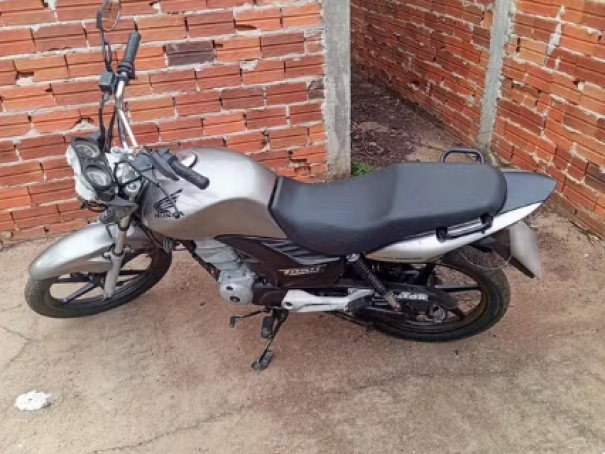 Homem é preso após furtar motocicleta estacionada em residência, em Panorama