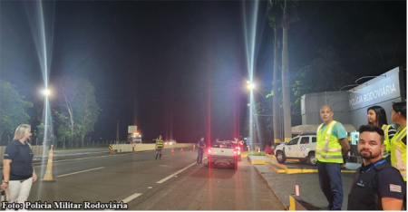Condutores sÃ£o flagrados no teste do etilÃ´metro durante operaÃ§Ã£o em rodovia da regiÃ£o