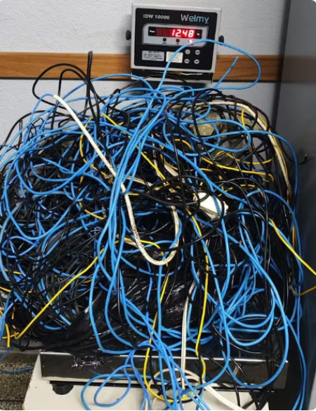 Homens sÃ£o presos por furtarem fiaÃ§Ã£o de um prÃ©dio desativado no Centro, em Presidente Prudente