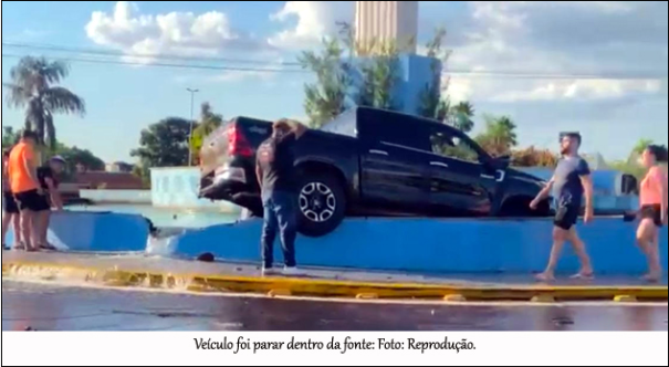 Caminhonete cai dentro da fonte do Cristo em Junqueirópolis