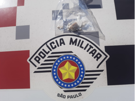 PolÃ­cia Militar prende homem por trÃ¡fico de drogas em Osvaldo Cruz               