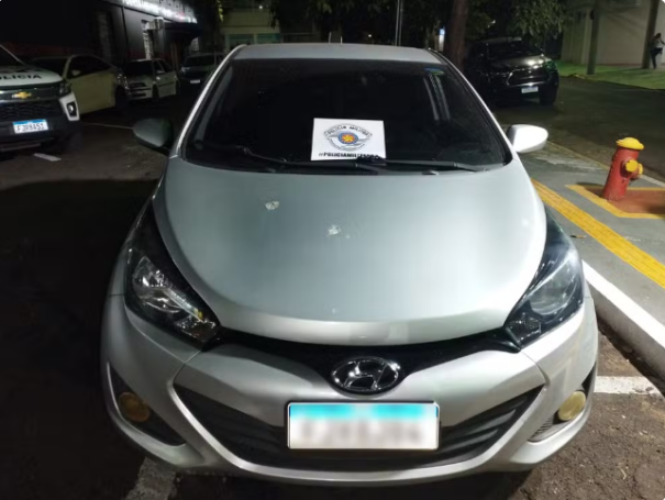 Carro furtado em São Paulo é apreendido pela Polícia Militar em Presidente Prudente