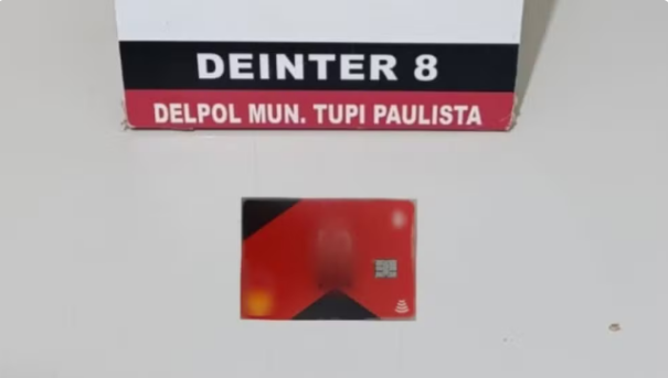 Jovem é preso após achar cartão de débito na rua e utilizá-lo para realizar compras por aproximação em Tupi Paulista