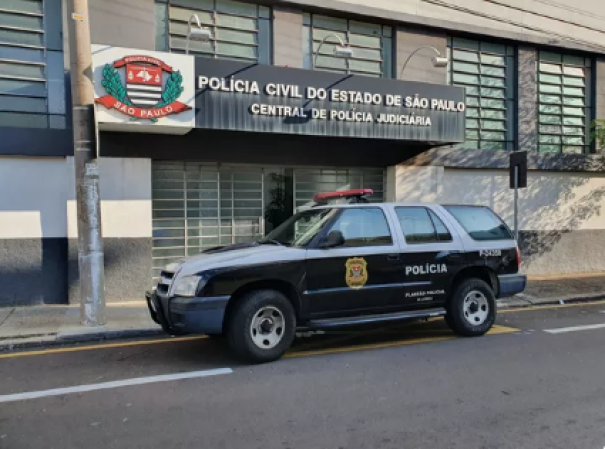 Adolescente é flagrado com notas falsas em agência dos Correios no centro de Marília