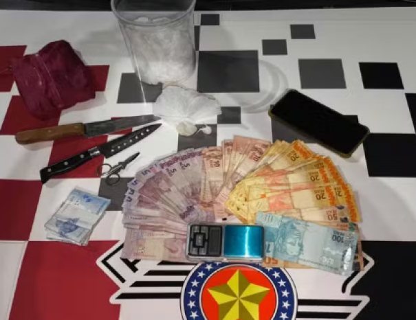 Casal é abordado por tráfico de droga e polícia identifica que mulher era procurada por estupro de vulnerável em Panorama