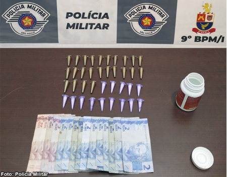 IndivÃ­duo Ã© preso com crack e cocaÃ­na prÃ³ximo de sua casa em TupÃ£ (SP)