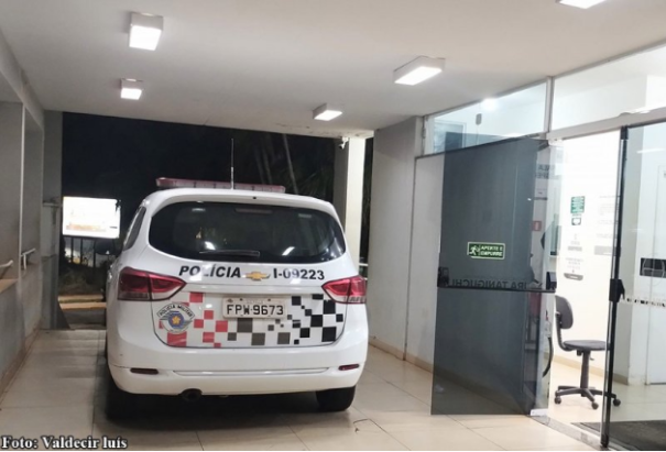 Indivíduo é preso em Bastos acusado de desferir várias facadas na vizinha