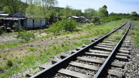 JustiÃ§a determina desocupaÃ§Ã£o de Ã¡rea ferroviÃ¡ria em Oriente com prazo de 60 dias