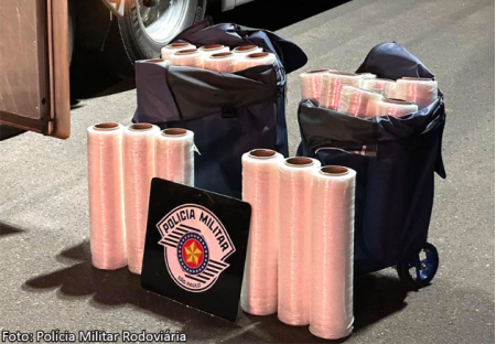 Passageiros de Ã´nibus sÃ£o presos com 52,4 kg de cocaÃ­na na SP-294, em Pacaembu (SP)
