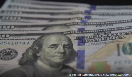 DÃ³lar chega perto dos R$ 5,90 com tensÃµes comerciais