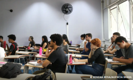 MEC abre inscriÃ§Ãµes para apoio e financiamento de cursinhos populares