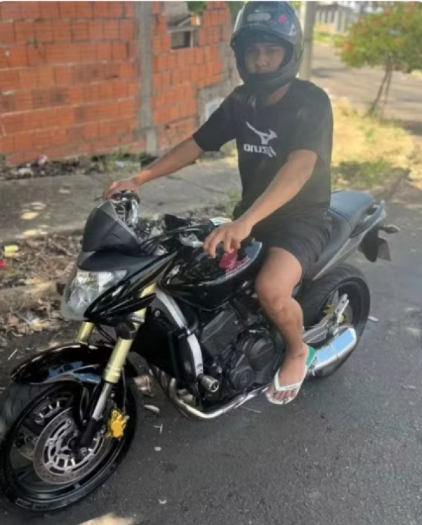 Jovem de 19 anos morre após motocicleta colidir contra um poste no Jardim Humberto Salvador, em Presidente Prudente
