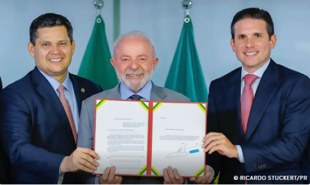 Lula entrega PEC da Segurança Pública para tramitação no Congresso