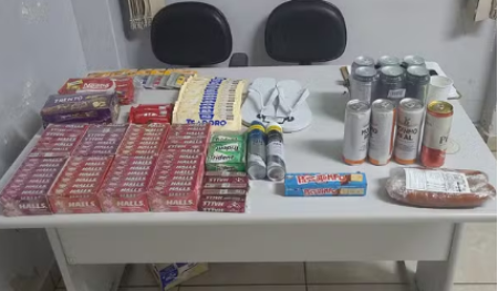 Homem Ã© preso apÃ³s furtar diferentes itens de mercado localizado na Avenida Brasil, no Centro, em Presidente Prudente