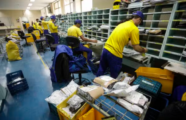 Correios apontam prejuízo de R$ 2,2 bilhões causado por taxa das 'blusinhas'