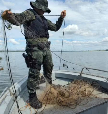 Rede de pesca armada de forma irregular Ã© apreendida no Rio Paranapanema, em Euclides da Cunha Paulista