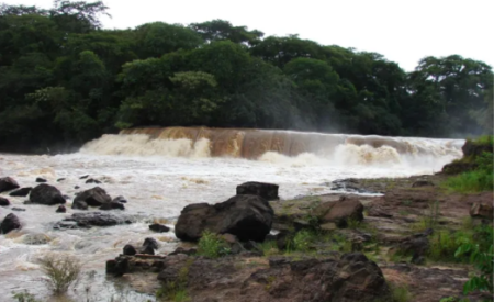 LUCÃLIA: Projeto de AÃ§Ã£o e Melhoria no Parque Natural Municipal Salto Botelho