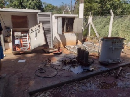 Bandidos deixaram populaÃ§Ã£o de SalmourÃ£o sem Ã¡gua e Sabesp no prejuÃ­zo