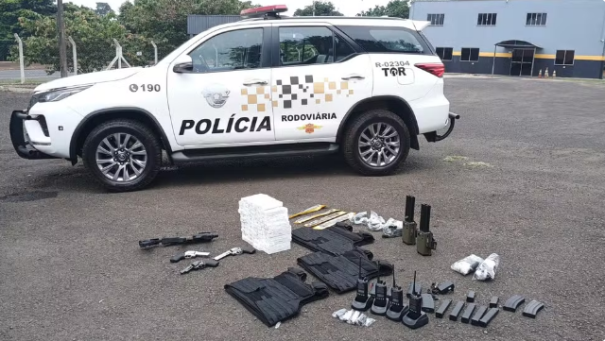 Homem é preso com submetralhadora e revolveres em fundo falso de carro na Raposo Tavares em Palmital