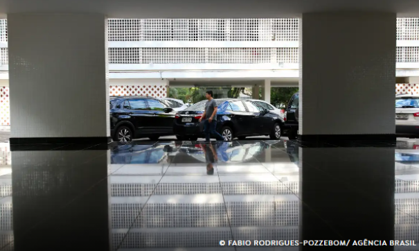 Proporção de brasileiros que moram sozinhos cresce 52% em 12 anos