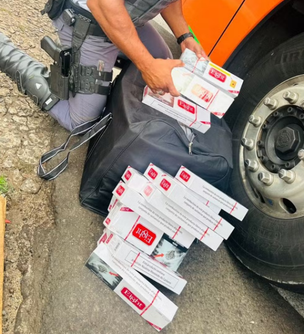 Com cigarros, chicletes, azeite e massageadores, homem tem itens apreendidos por contrabando em Presidente Prudente