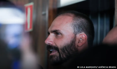 PF indicia Bolsonaro e Eduardo em inquÃ©rito sobre sanÃ§Ãµes dos EUA