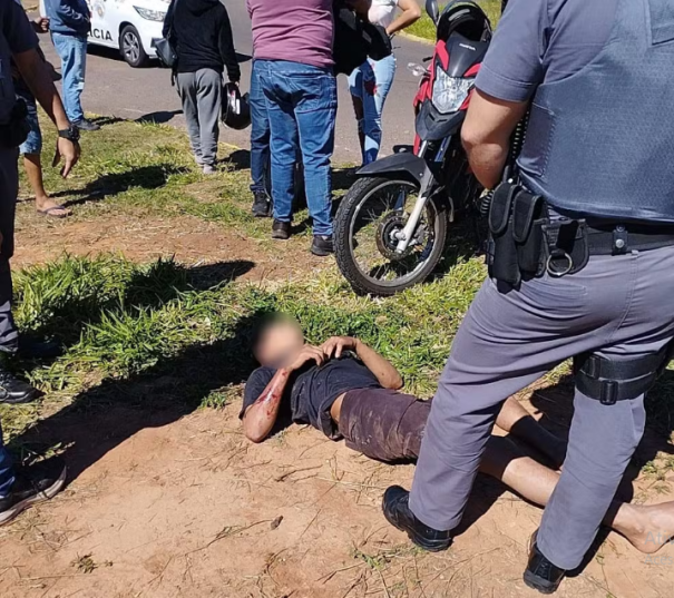 Após furtar motocicleta, rapaz é espancado por populares e acaba preso em flagrante em Presidente Prudente