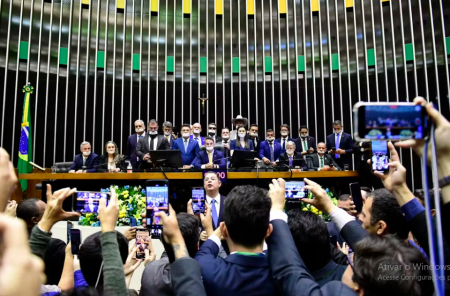 Motim na CÃ¢mara: corregedoria recebe pedido de puniÃ§Ãµes contra deputados e tem 48 horas para se manifestar