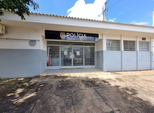 Homem é preso por violência doméstica ao ameaçar atear fogo na casa em que estava pais e irmã, em Mirante do Paranapanema