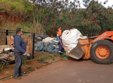 Defesa Civil e Secretaria de OperaÃ§Ã£o Urbana realizam aÃ§Ã£o de prevenÃ§Ã£o a enchentes na Vila EsperanÃ§a