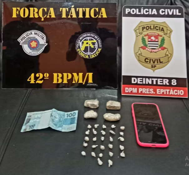 Rapaz é flagrado com porções de crack em casa e acaba preso por tráfico de droga em Pres. Epitácio
