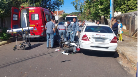 Motociclista fica ferida em colisÃ£o na zona leste de TupÃ£
