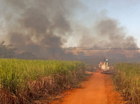 IncÃªndio na zona rural de Osvaldo Cruz mobiliza Defesa Civil, usina CalifÃ³rnia, prefeituras e Corpo de Bombeiros