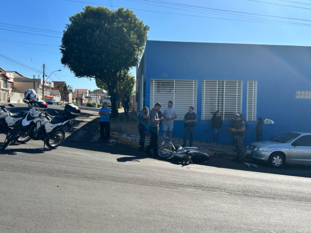 Acidente de trânsito na manhã desta quinta-feira (15) deixou uma pessoa ferida, em Osvaldo Cruz