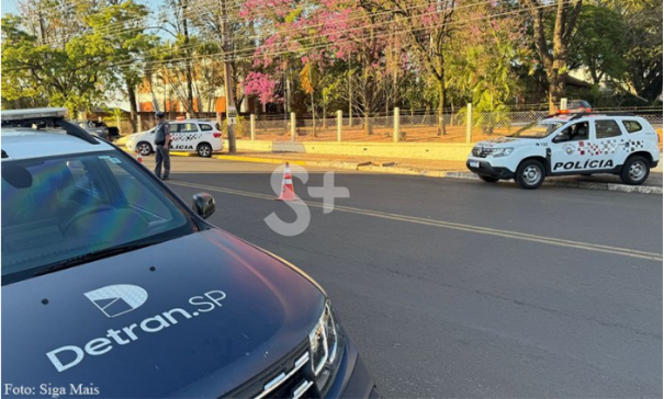 Blitz do Detran-SP e PM fiscaliza 72 motos nesta sexta (15) em Adamantina; uma empreendeu fuga