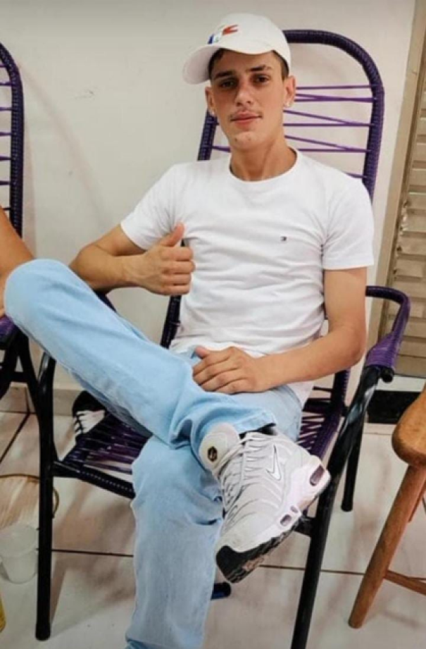 Jovem é morto a facada após briga em conveniência em Iacri