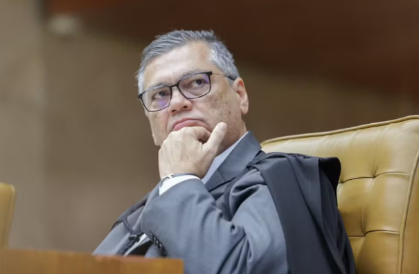 O Assunto: O que bancos têm a perder com a 'sinuca de bico' criada pela Lei Magnitsky e pela decisão de Dino