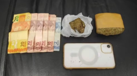 Adolescente Ã© apreendido com porÃ§Ãµes de maconha em Presidente EpitÃ¡cio