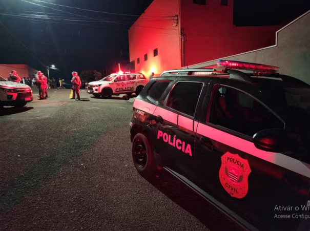 Irmãos suspeitos de envolvimento na execução de homem com 28 tiros entregam-se espontaneamente à Polícia Civil