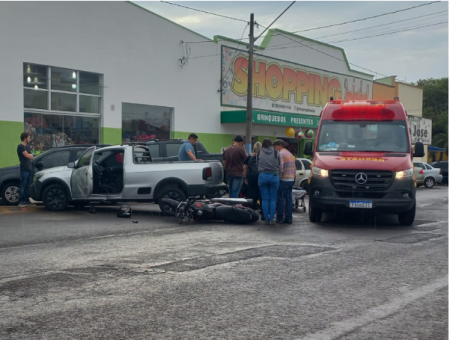 Acidente de TrÃ¢nsito no centro de Osvaldo Cruz deixa mototaxista ferido