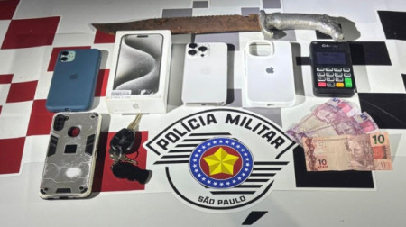 Homem Ã© preso apÃ³s roubo a pedestre com faca em LucÃ©lia