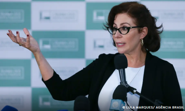 Carla Zambelli renuncia ao mandato após decisão do STF
