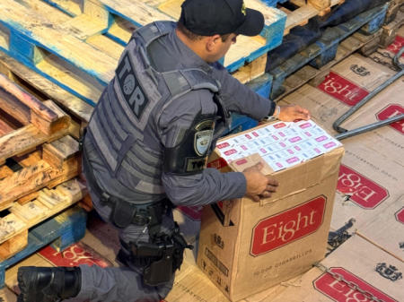 Contrabandista Ã© preso com maÃ§os de cigarros na Rodovia Assis Chateaubriand