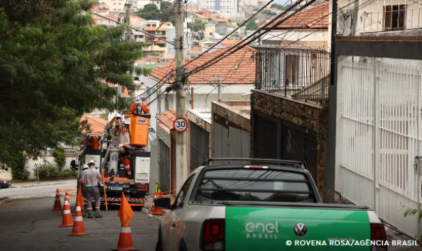 Governo de SP e prefeitura pedem rompimento do contrato com Enel